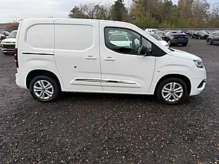 Used 2022 Toyota Proace City Design White - Interior and Exterior details 8