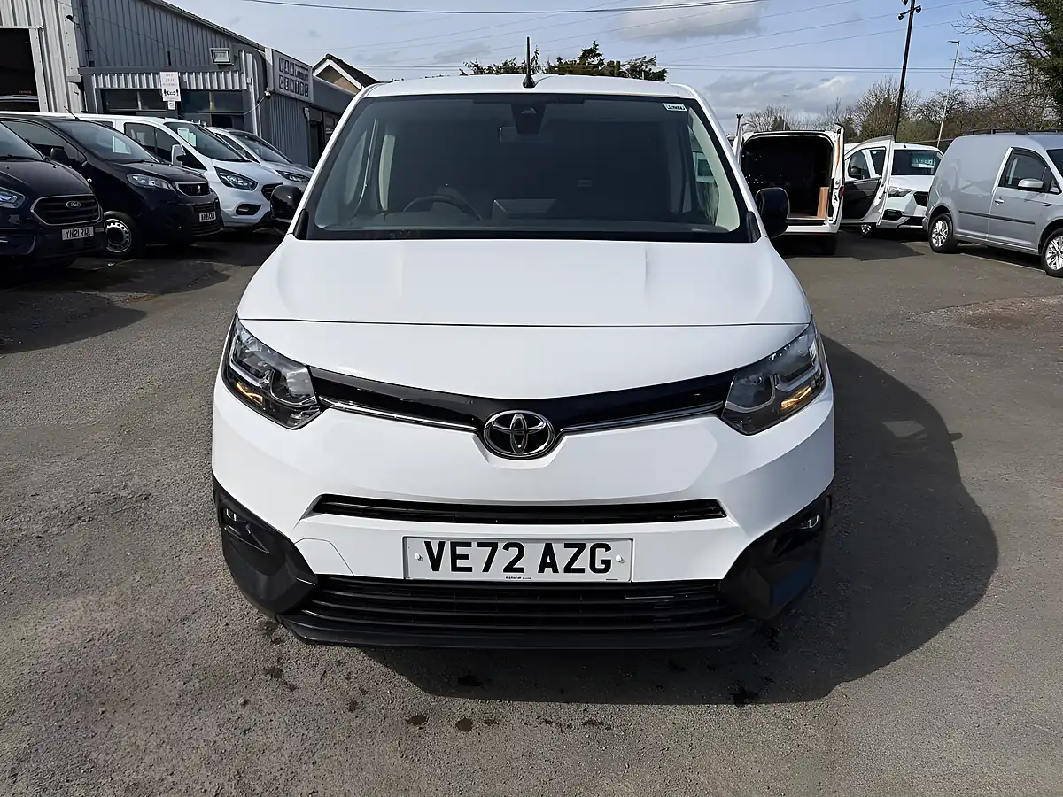 Used 2022 Toyota Proace City Icon White - Interior and Exterior details 11