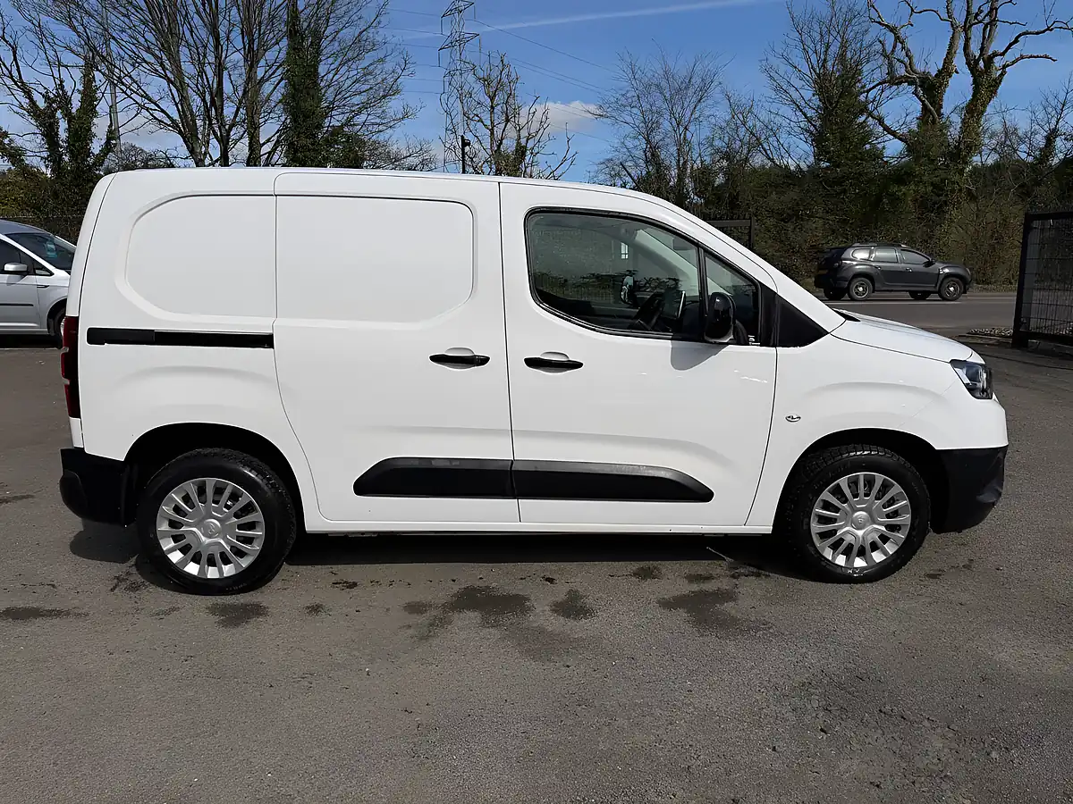 Used 2022 Toyota Proace City Icon White - Interior and Exterior details 9