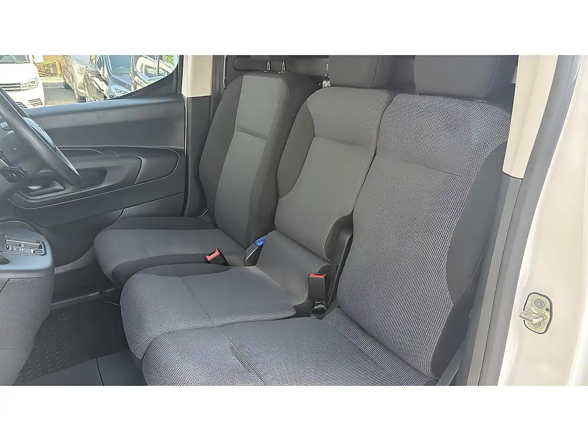 Used 2022 Toyota Proace City Icon White - Interior and Exterior details 3