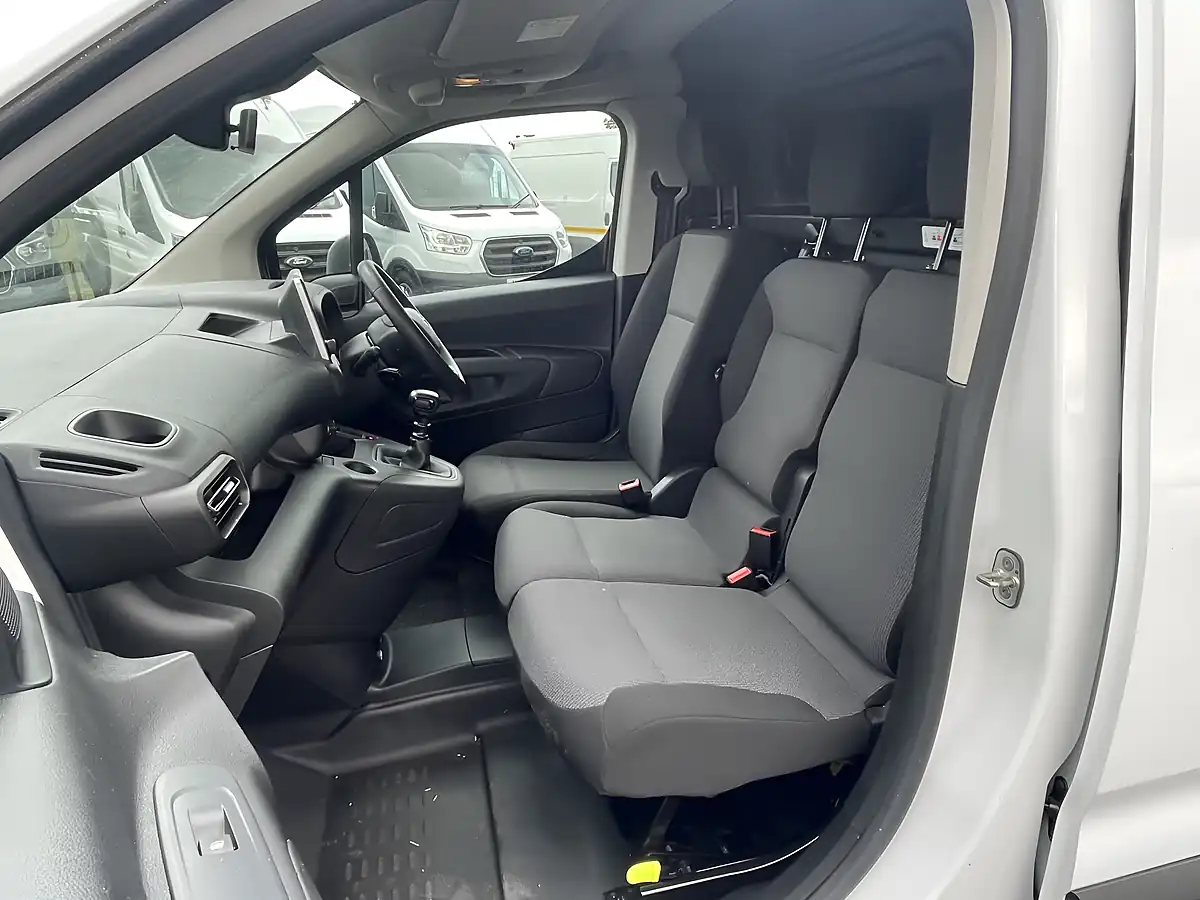 Used 2022 Toyota Proace City Icon White - Interior and Exterior details 11