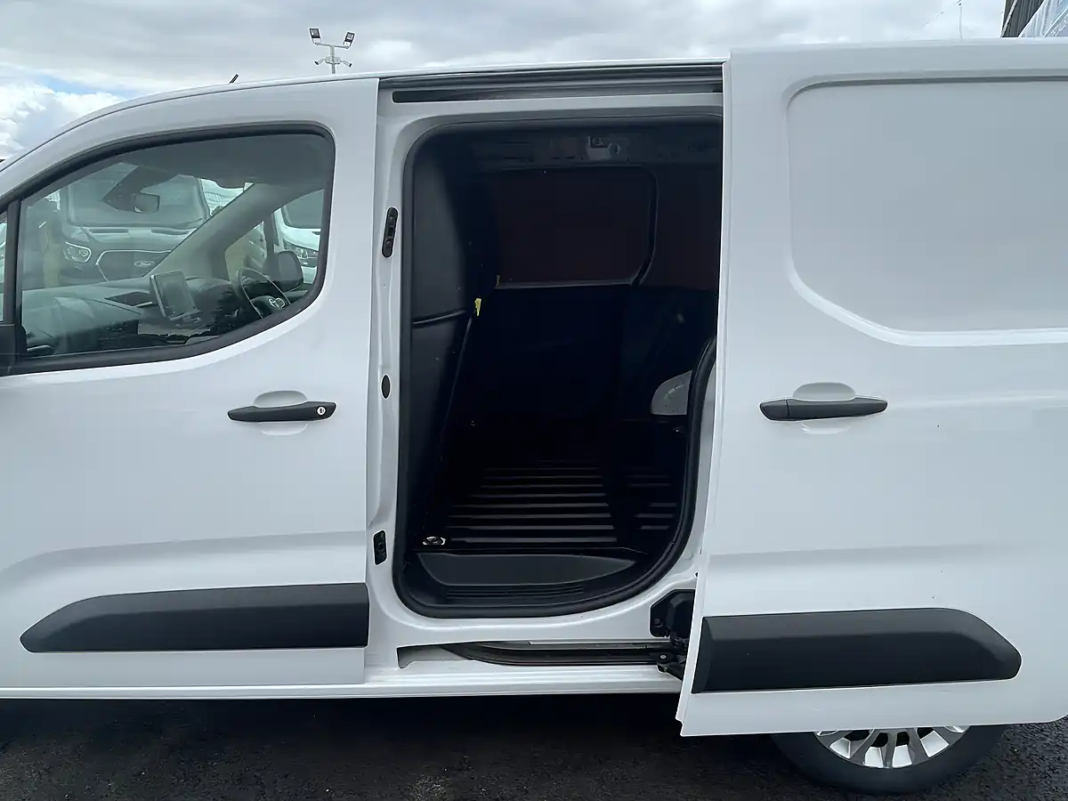 Used 2022 Toyota Proace City Icon White - Interior and Exterior details 13