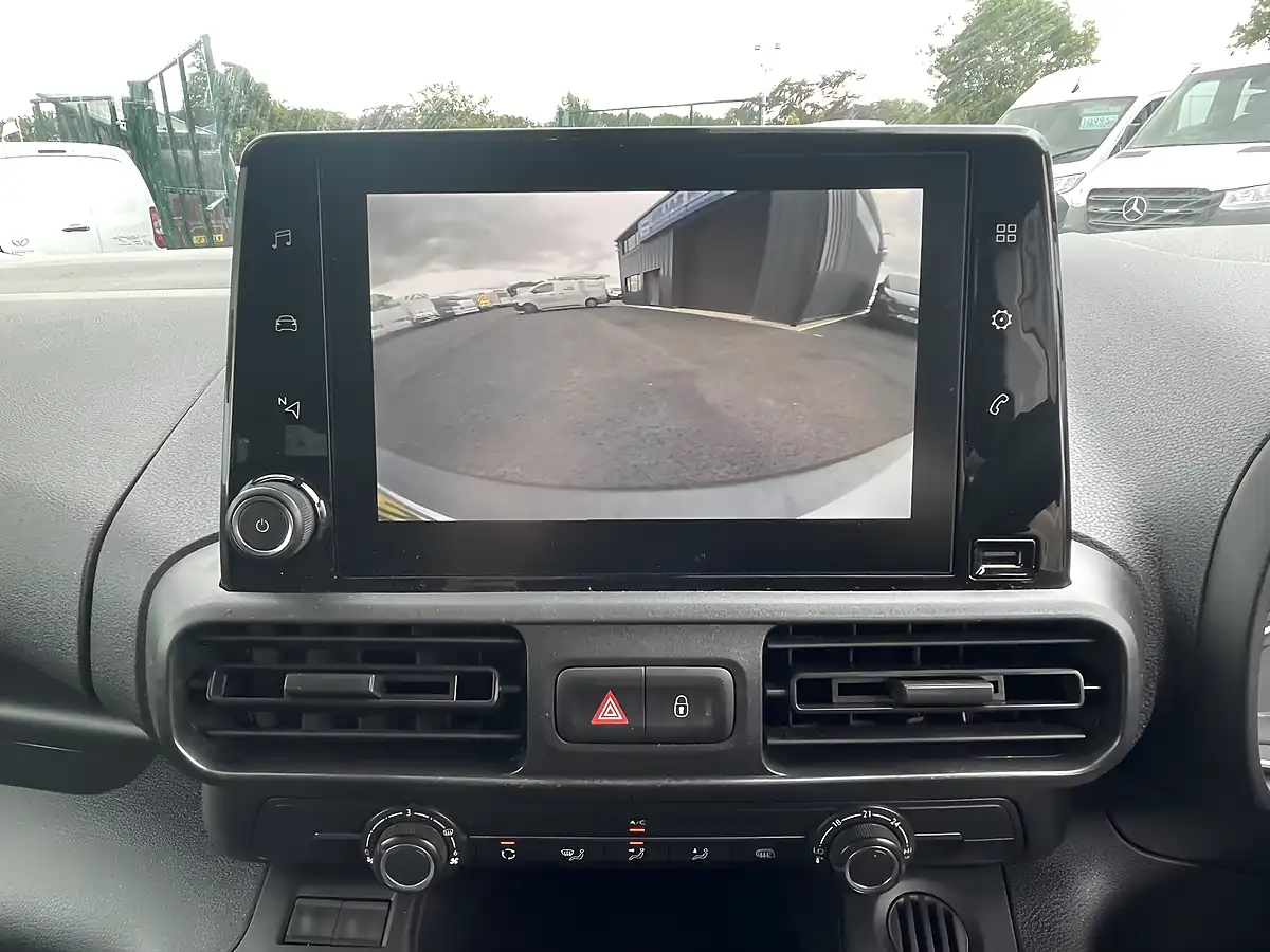 Used 2022 Toyota Proace City Icon White - Interior and Exterior details 14