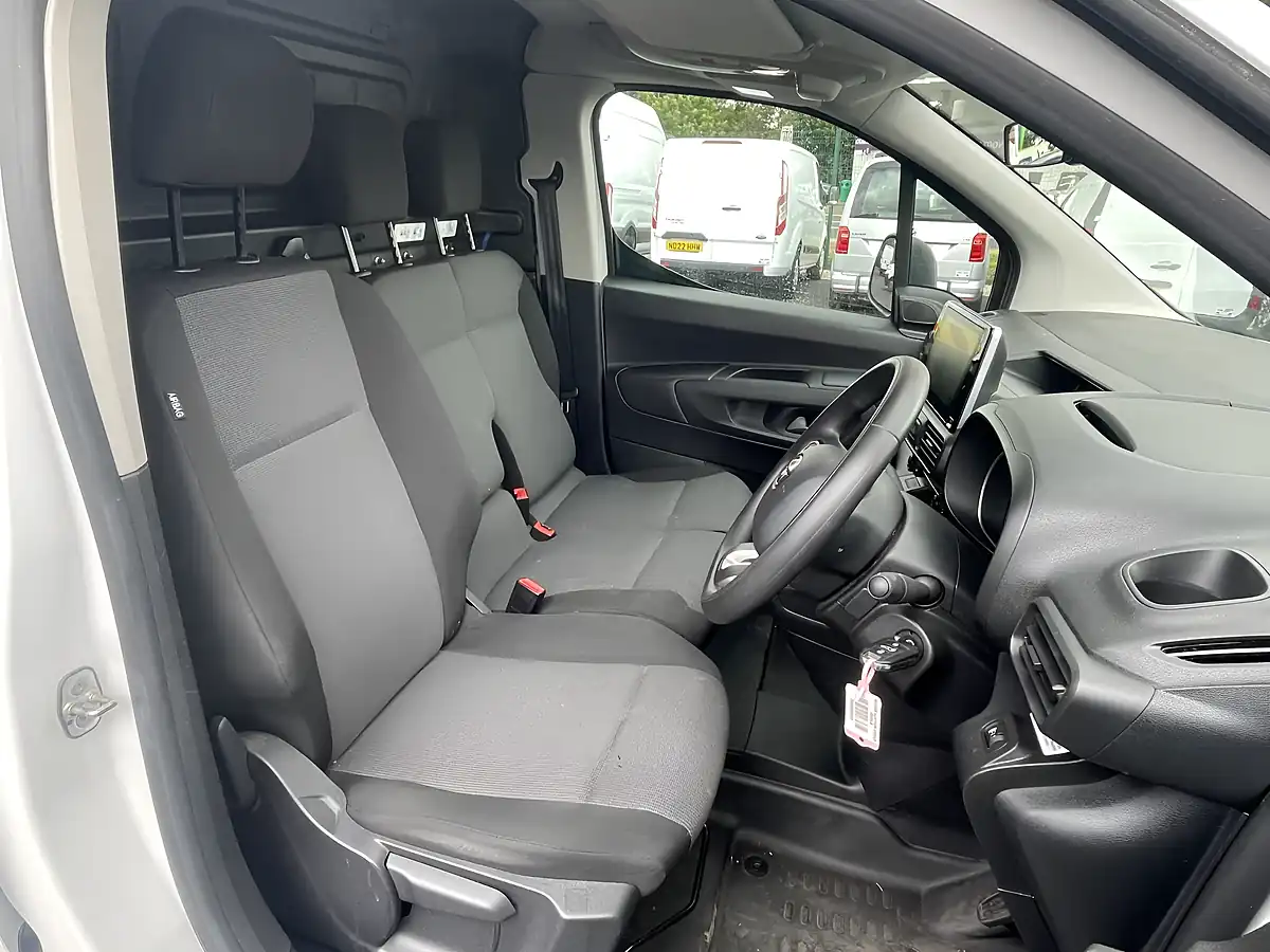 Used 2022 Toyota Proace City Icon White - Interior and Exterior details 9