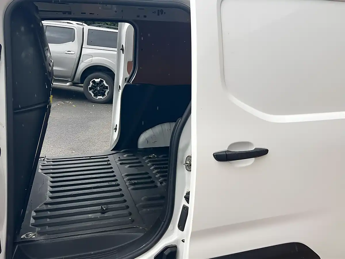 Used 2022 Toyota Proace City Icon White - Interior and Exterior details 12