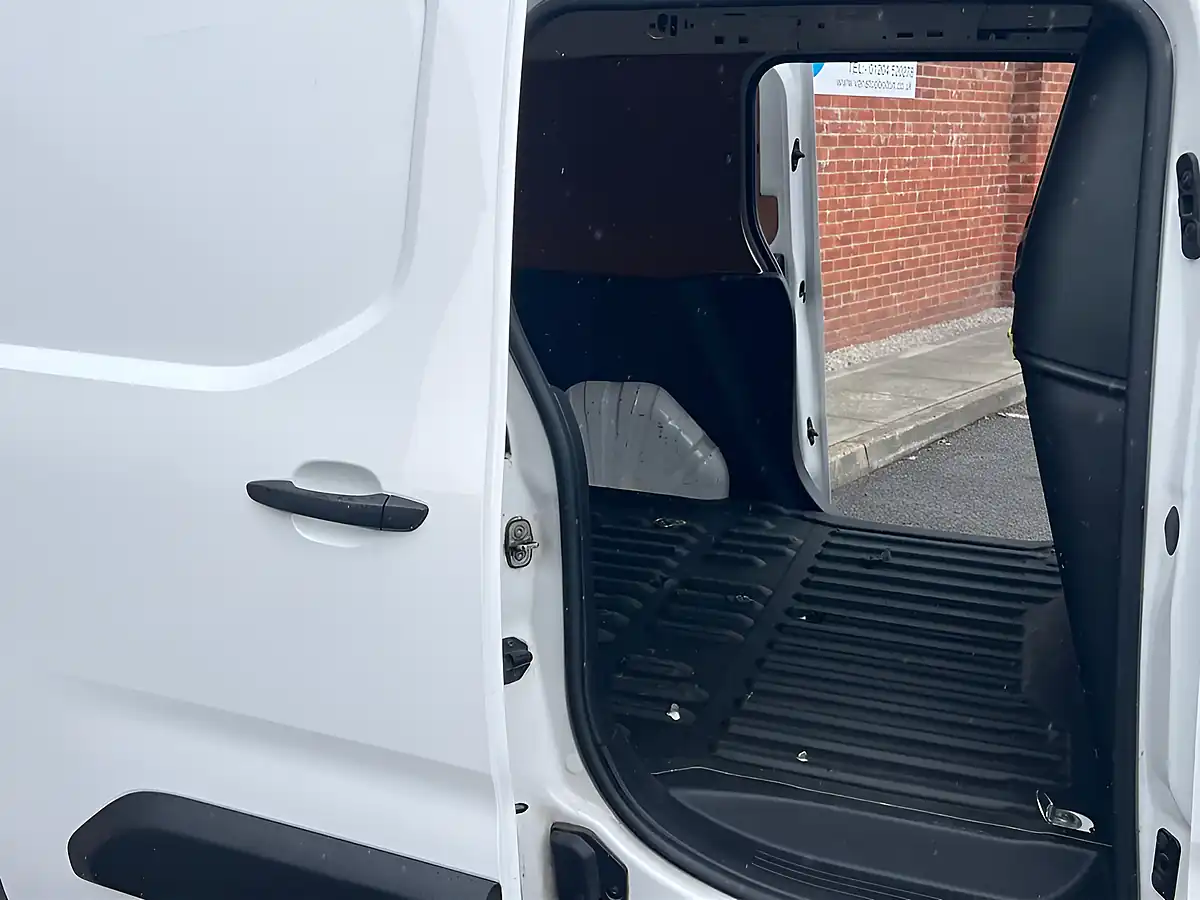 Used 2022 Toyota Proace City Icon White - Interior and Exterior details 9