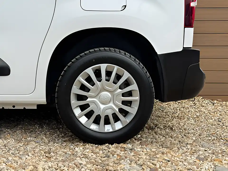 Used 2022 Toyota Proace City Icon White - Interior and Exterior details 10
