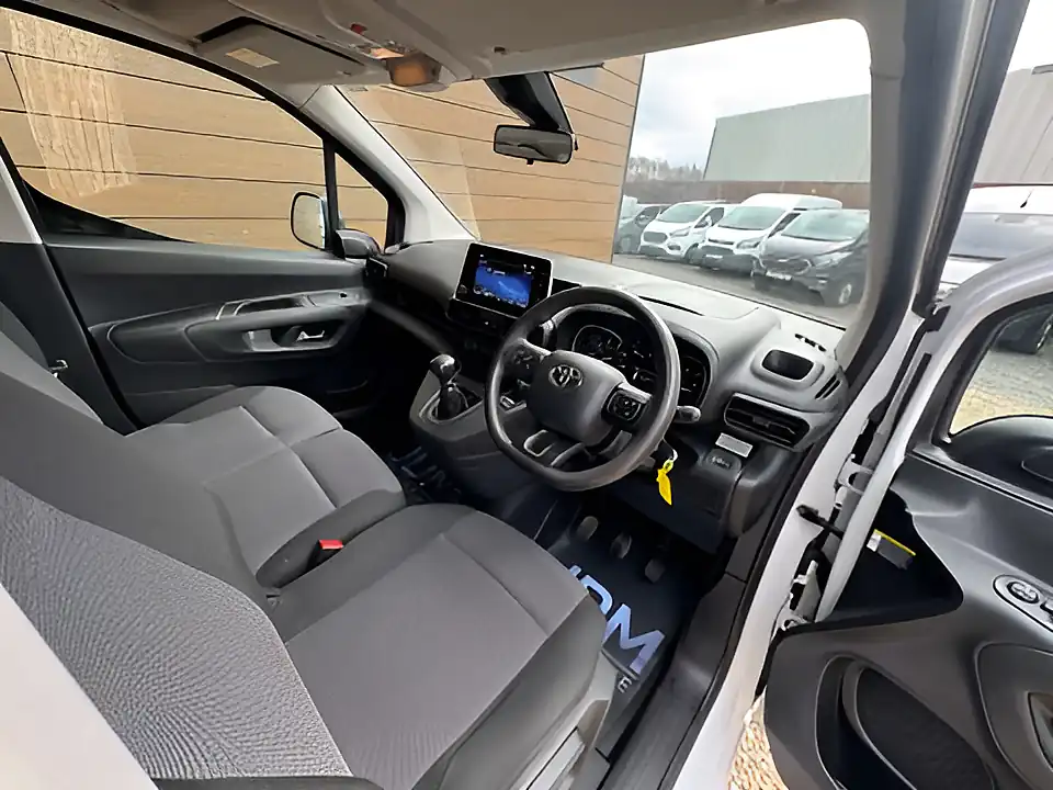 Used 2022 Toyota Proace City Icon White - Interior and Exterior details 14