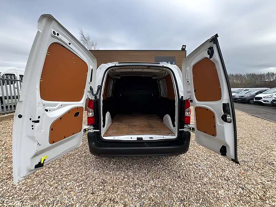 Used 2022 Toyota Proace City Icon White - Interior and Exterior details 5