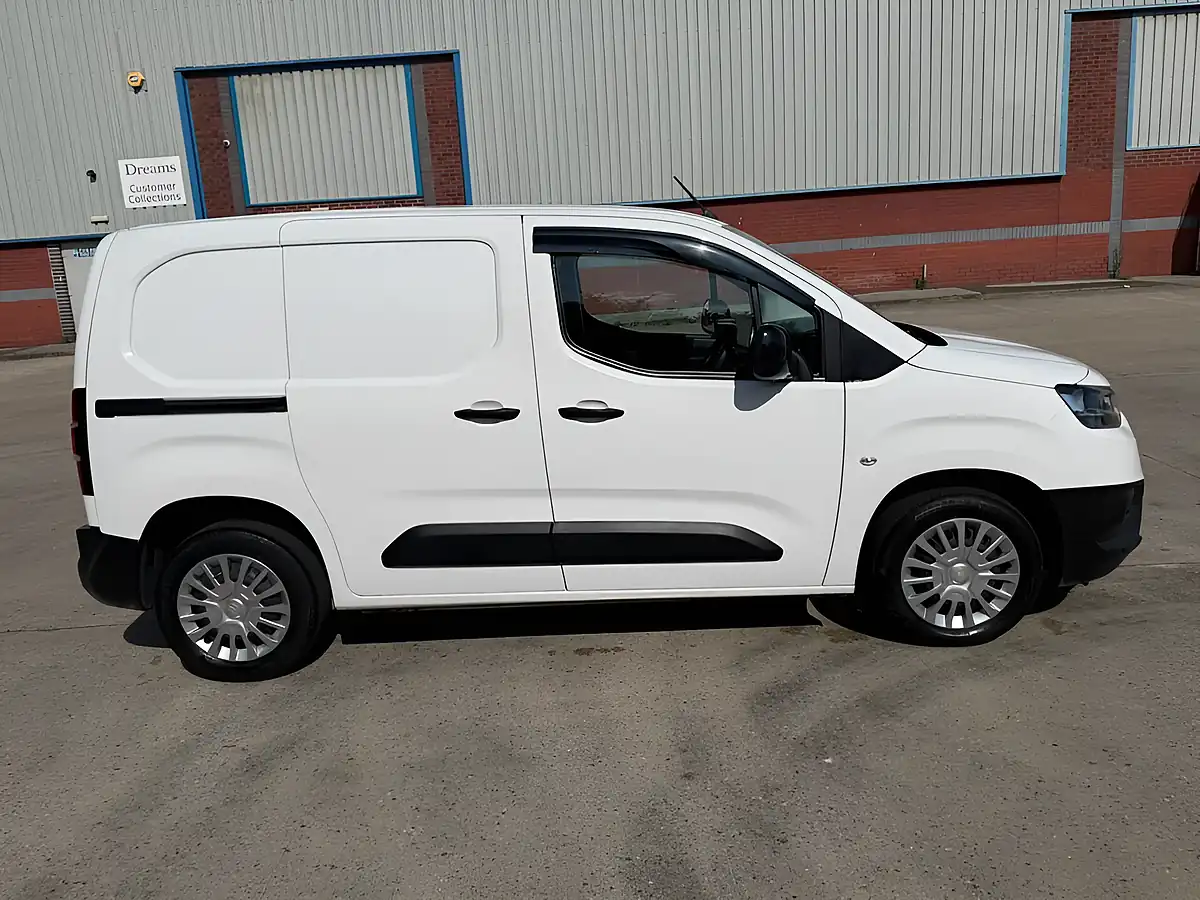 Used 2022 Toyota Proace City Icon White - Interior and Exterior details 5