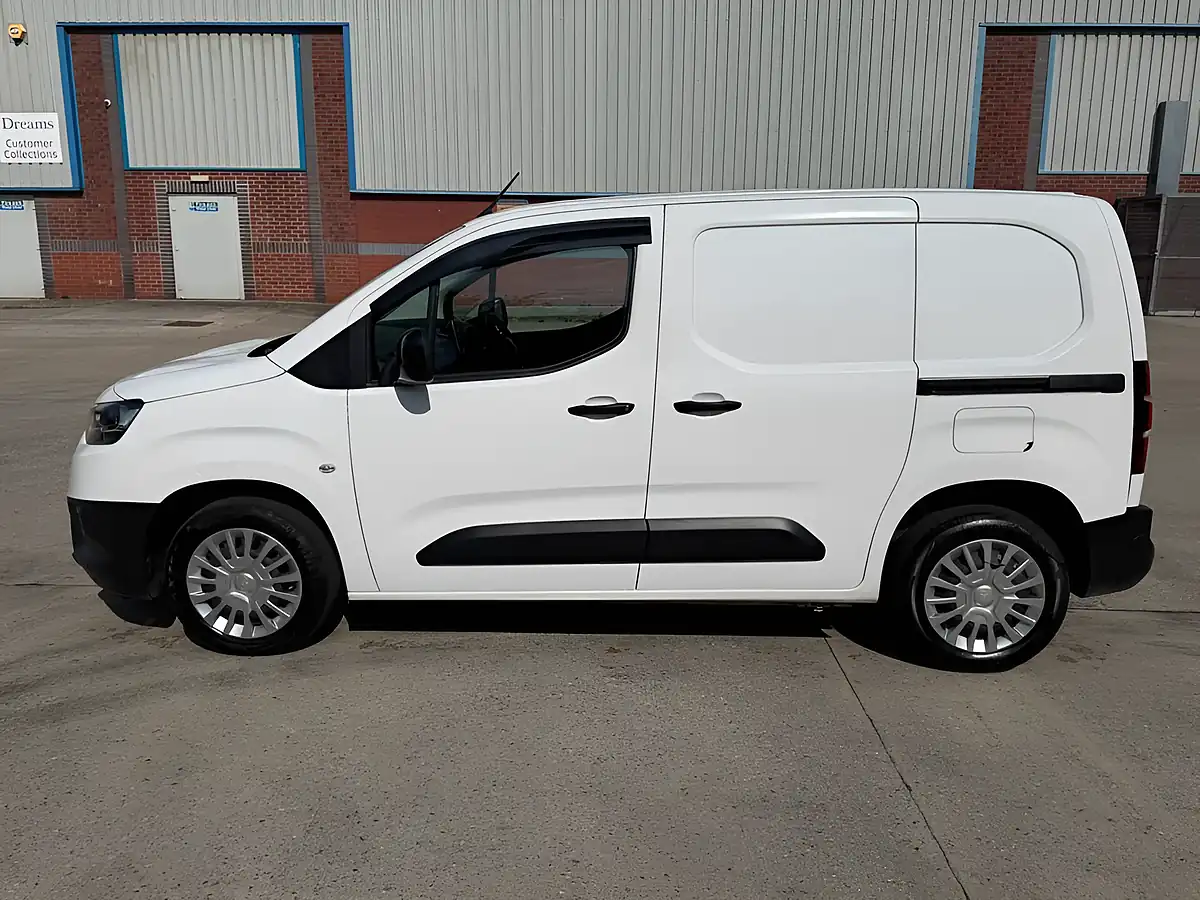 Used 2022 Toyota Proace City Icon White - Interior and Exterior details 6