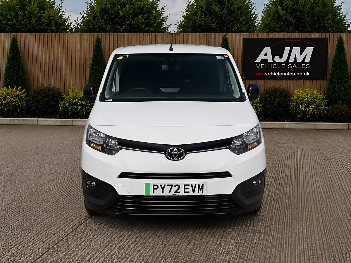 Used 2022 Toyota Proace City L1 Icon White - Interior and Exterior details 3