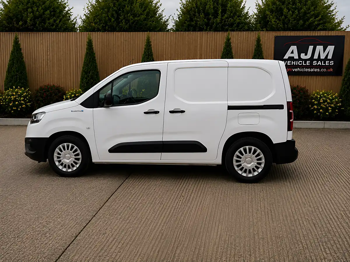 Used 2022 Toyota Proace City L1 Icon White - Interior and Exterior details 5