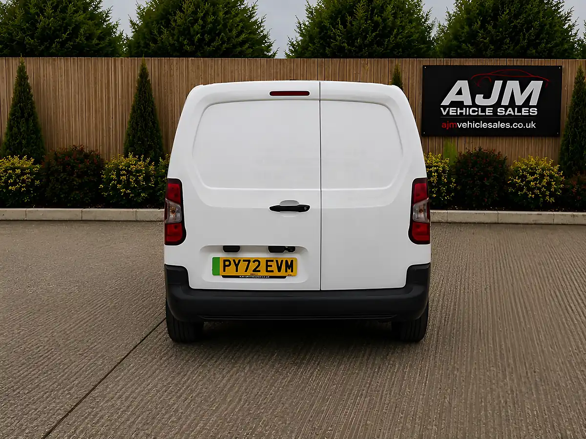 Used 2022 Toyota Proace City L1 Icon White - Interior and Exterior details 7