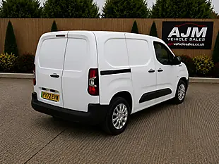 Used 2022 Toyota Proace City L1 Icon White - Interior and Exterior details 8