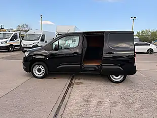 Used 2022 Toyota Proace City Pro Black - Interior and Exterior details 10