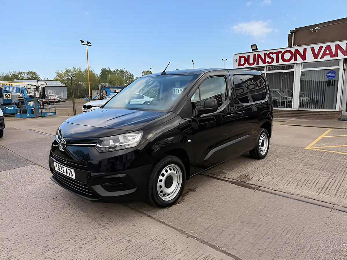 Used 2022 Toyota Proace City Pro Black - Interior and Exterior details 11