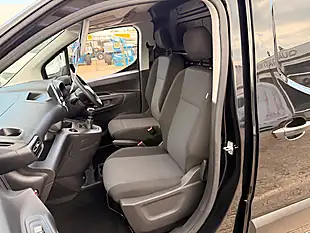 Used 2022 Toyota Proace City Pro Black - Interior and Exterior details 13
