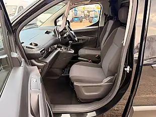 Used 2022 Toyota Proace City Pro Black - Interior and Exterior details 14