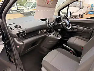 Used 2022 Toyota Proace City Pro Black - Interior and Exterior details 15