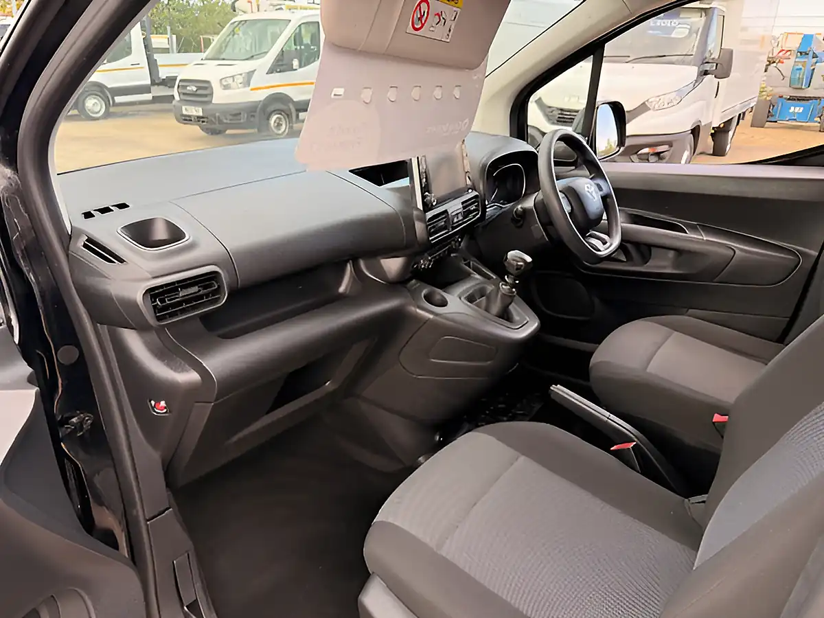 Used 2022 Toyota Proace City Pro Black - Interior and Exterior details 15