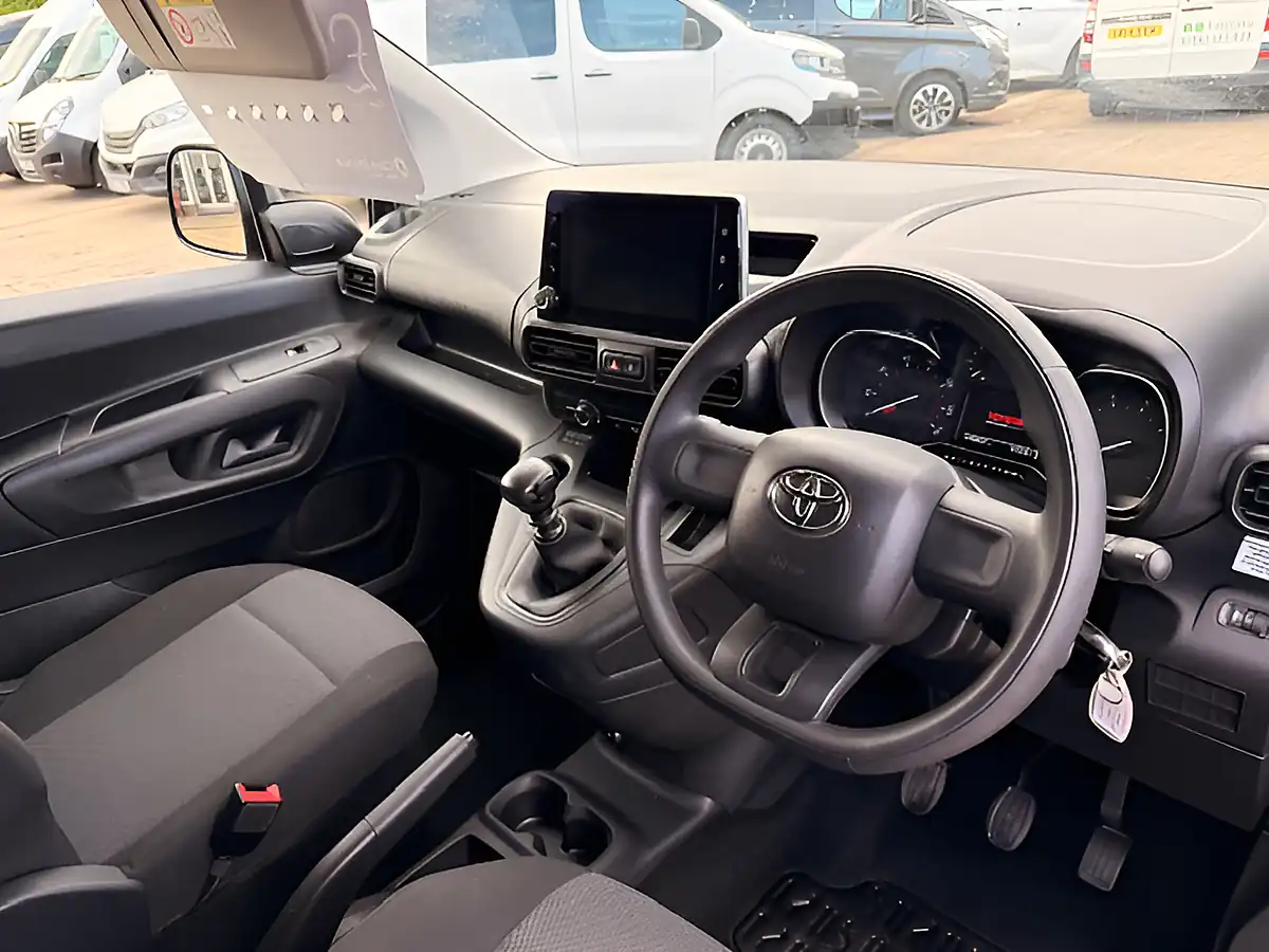 Used 2022 Toyota Proace City Pro Black - Interior and Exterior details 18