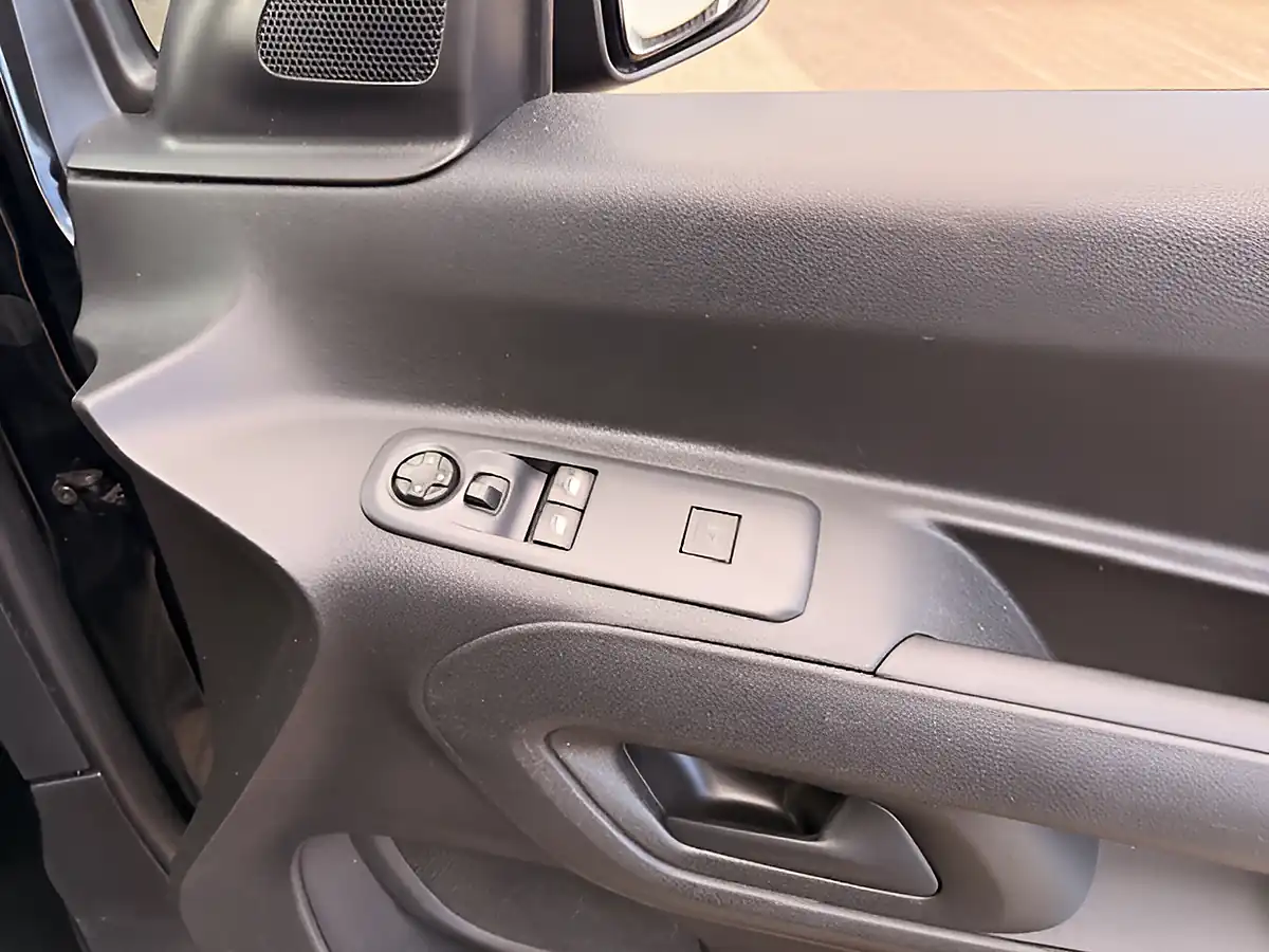 Used 2022 Toyota Proace City Pro Black - Interior and Exterior details 19