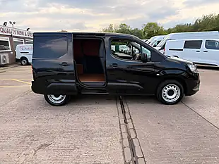 Used 2022 Toyota Proace City Pro Black - Interior and Exterior details 3