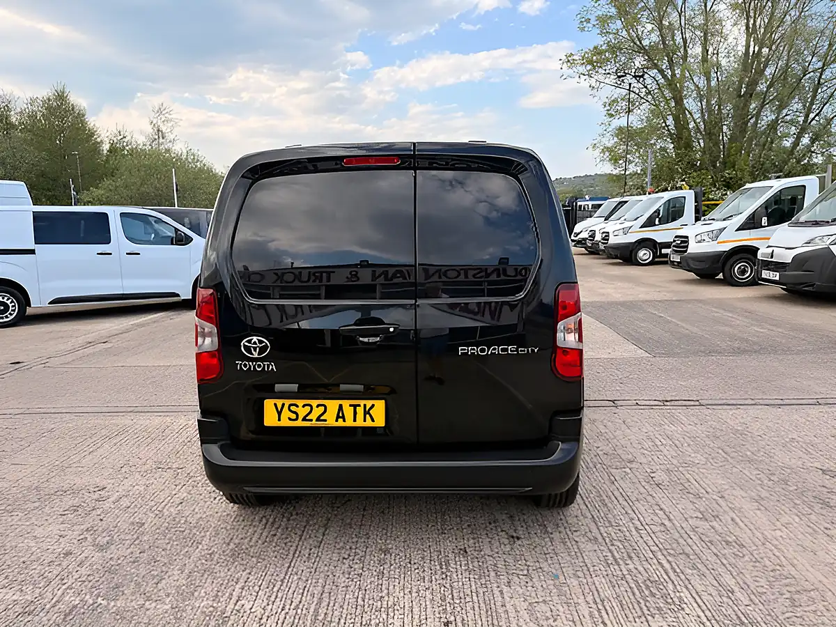 Used 2022 Toyota Proace City Pro Black - Interior and Exterior details 5