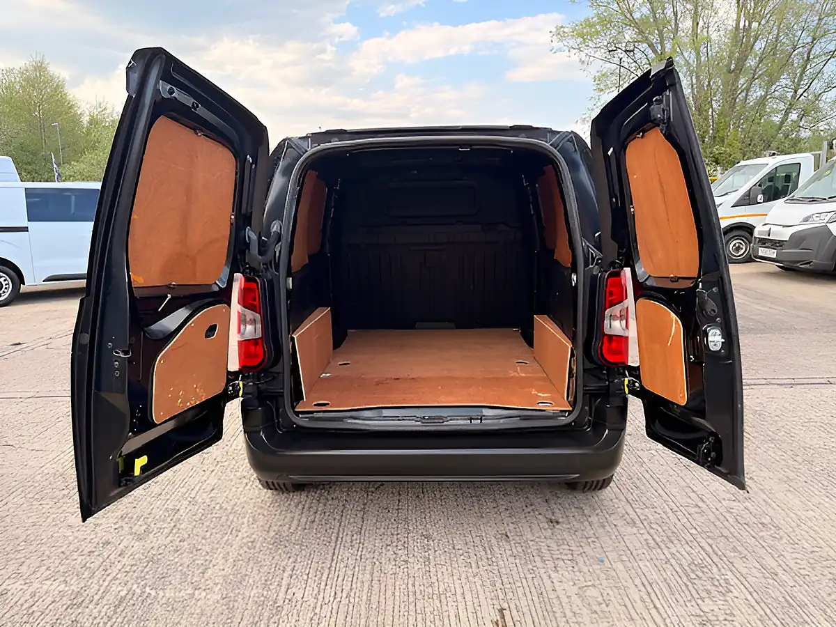 Used 2022 Toyota Proace City Pro Black - Interior and Exterior details 6