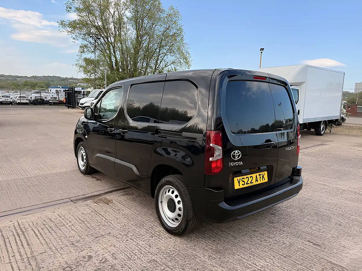 Used 2022 Toyota Proace City Pro Black - Interior and Exterior details 8