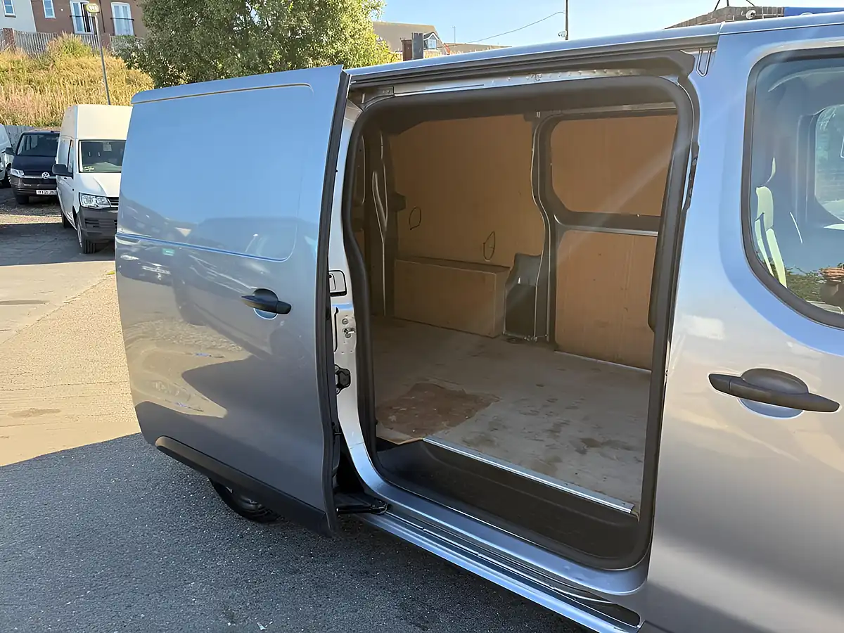 Used 2022 Toyota Proace Icon Medium Panel Van Mwb Grey - Interior and Exterior details 10
