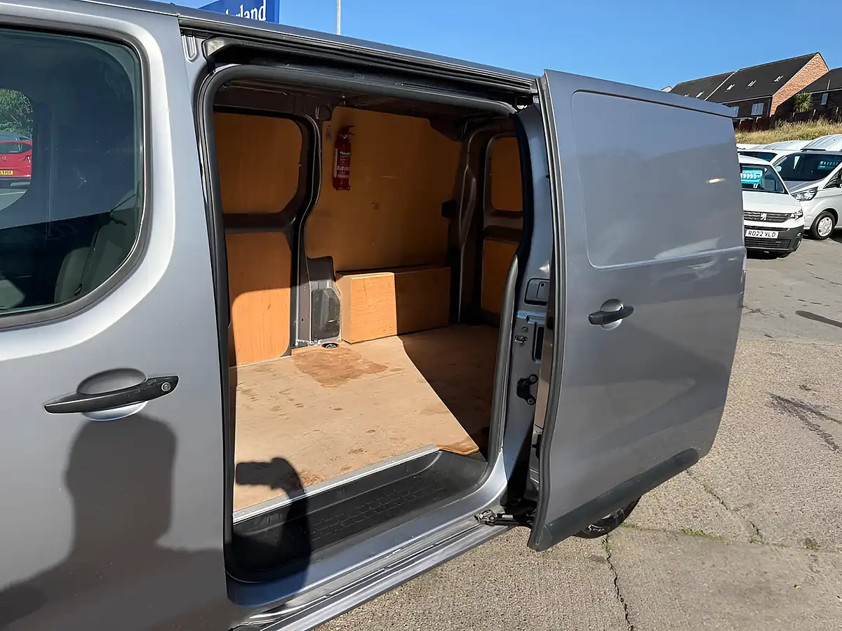 Used 2022 Toyota Proace Icon Medium Panel Van Mwb Grey - Interior and Exterior details 9