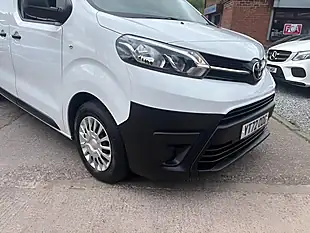 Used 2022 Toyota Proace Icon White - Interior and Exterior details 4