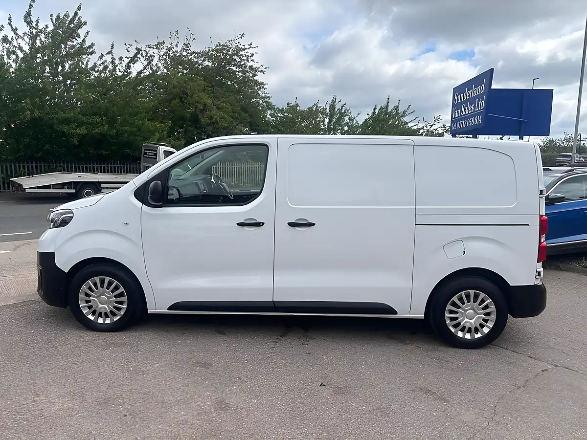 Used 2022 Toyota Proace Icon White - Interior and Exterior details 8