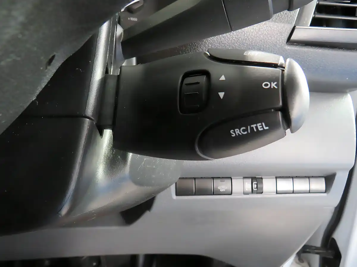 Used 2022 Toyota Proace Icon White - Interior and Exterior details 10