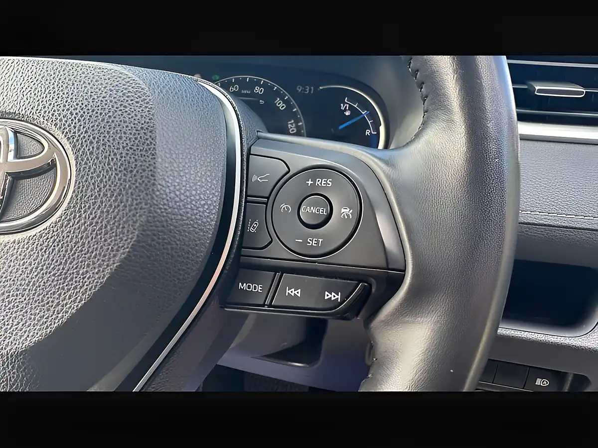 Used 2022 Toyota Rav4 Design Red - Interior and Exterior details 16