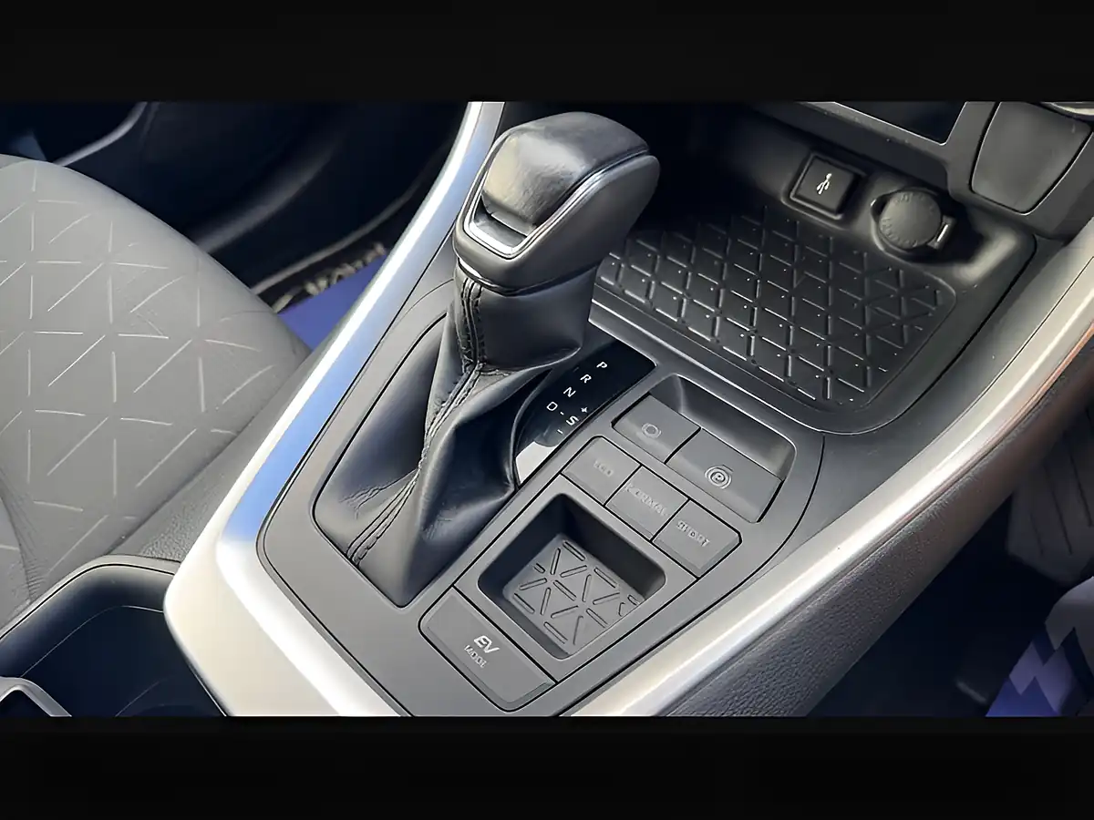 Used 2022 Toyota Rav4 Design Red - Interior and Exterior details 3