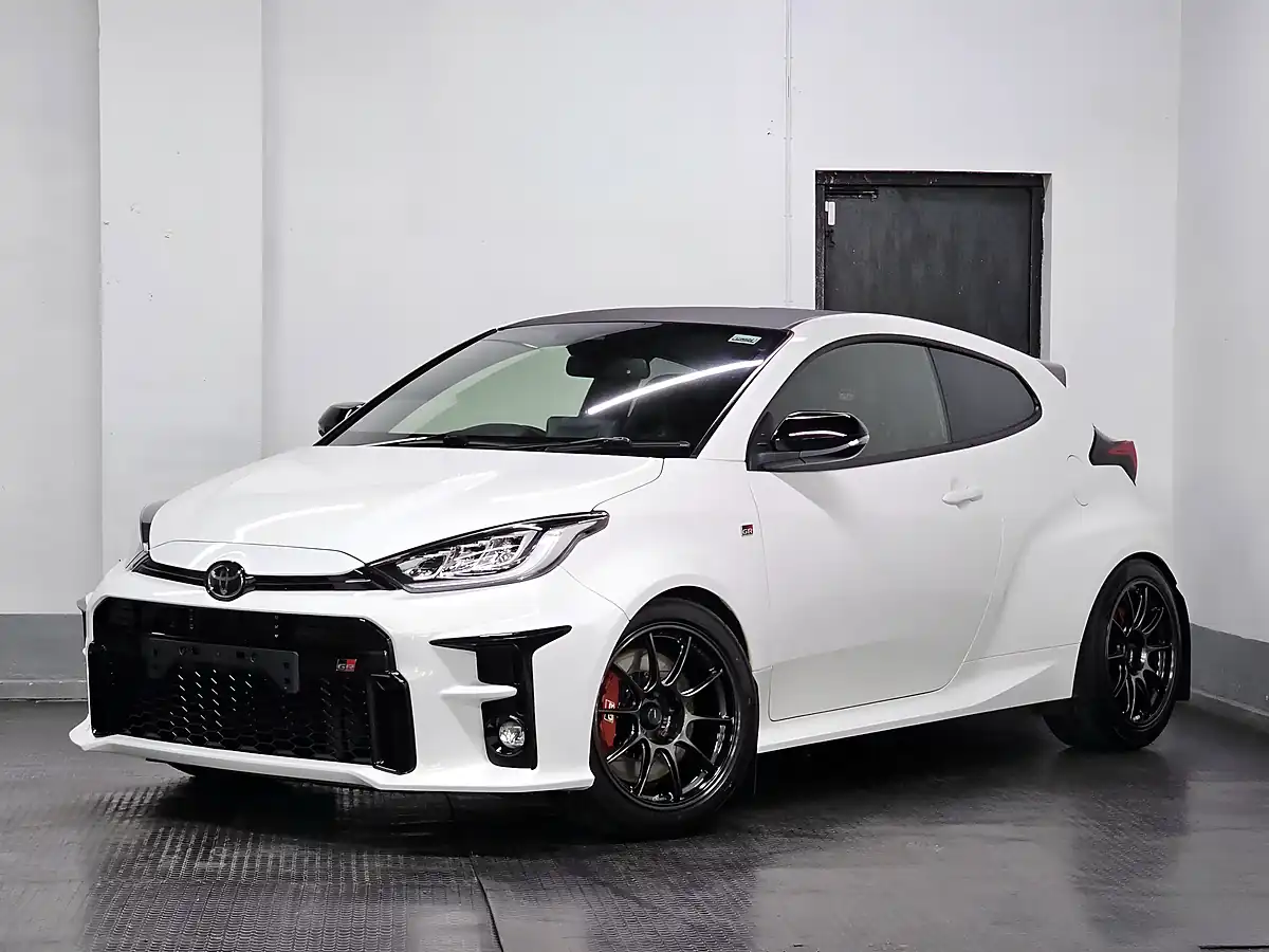 Used 2022 Toyota Yaris Circuit Pack Cirrus White - Front View