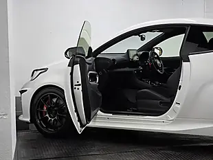 Used 2022 Toyota Yaris Circuit Pack Cirrus White - Interior and Exterior details 11