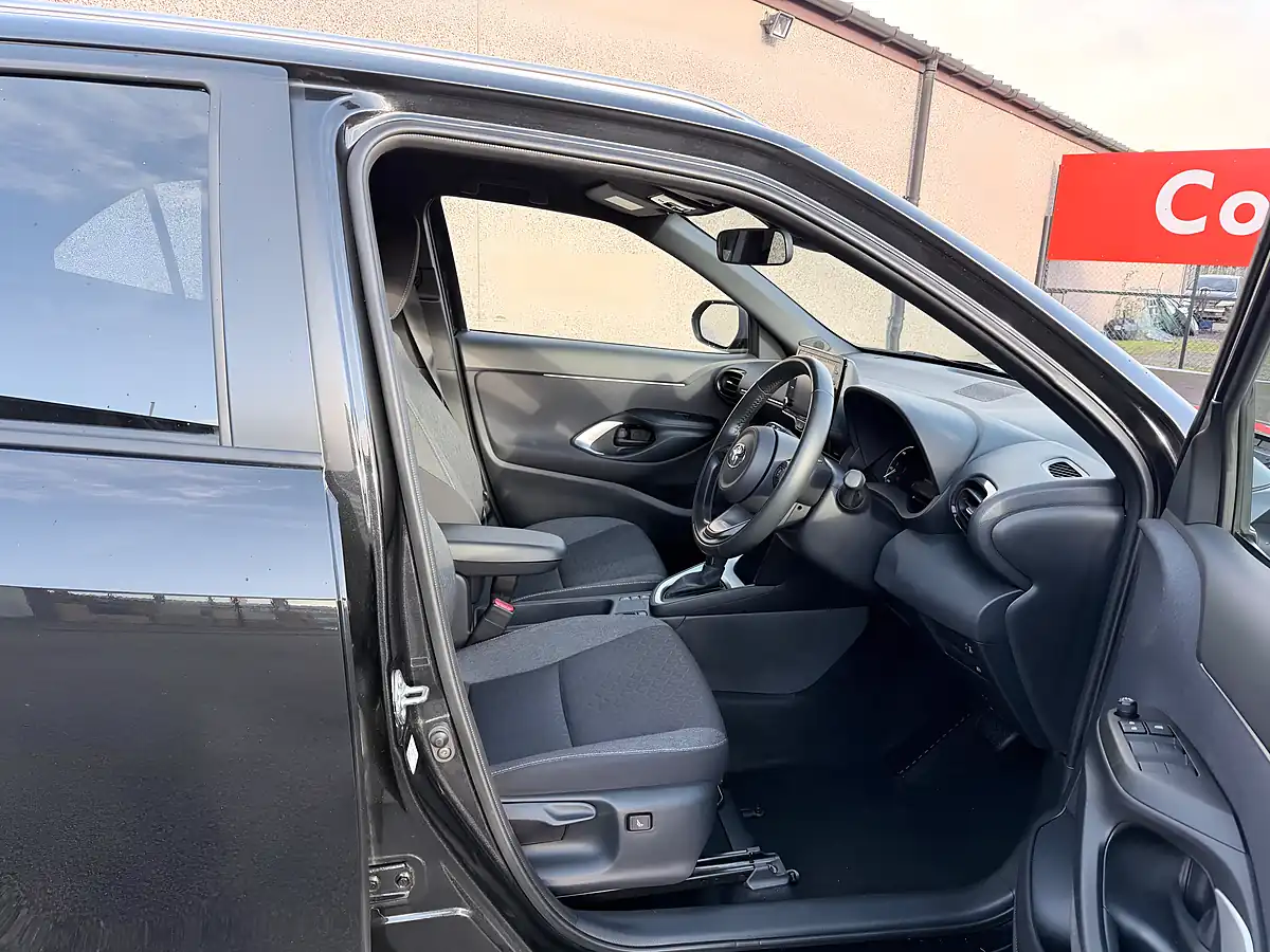 Used 2022 Toyota Yaris Cross Design Black - Interior and Exterior details 17