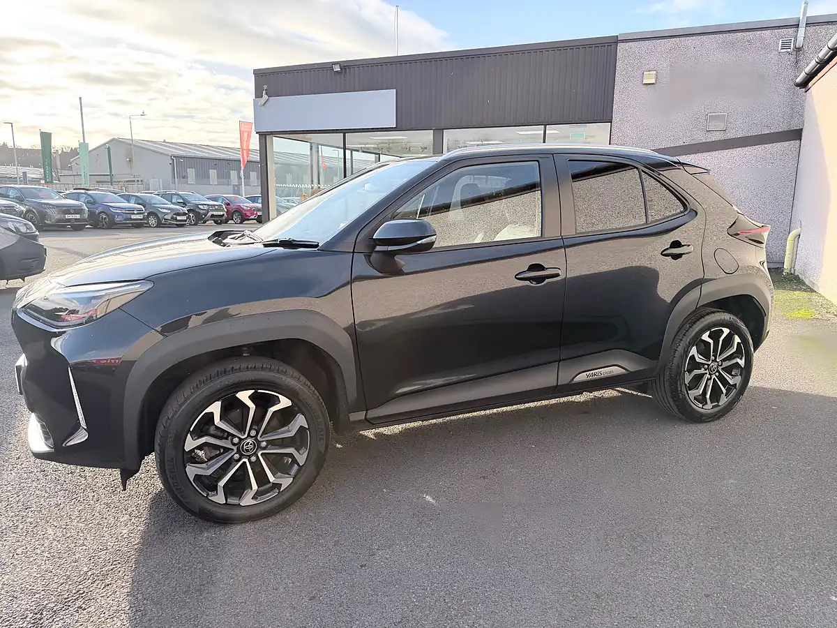 Used 2022 Toyota Yaris Cross Design Black - Interior and Exterior details 7