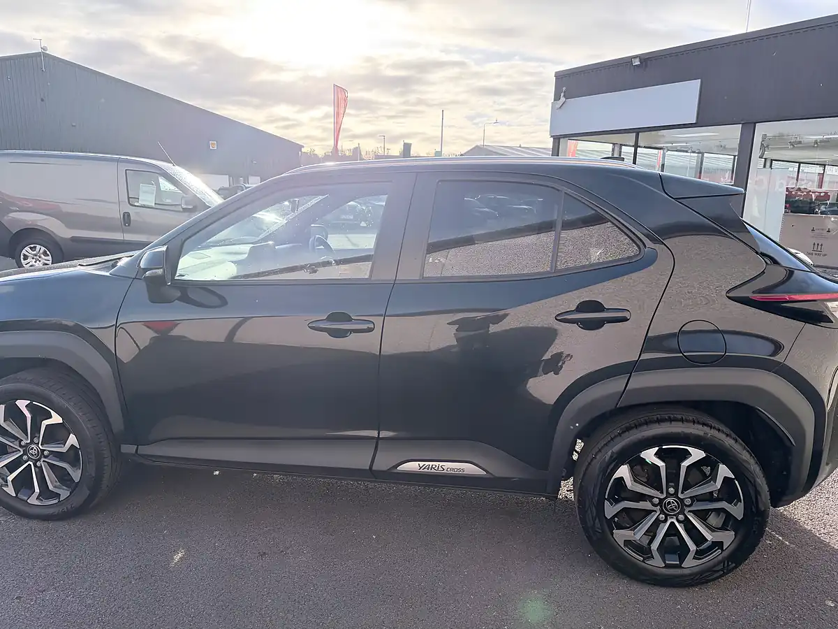 Used 2022 Toyota Yaris Cross Design Black - Interior and Exterior details 8