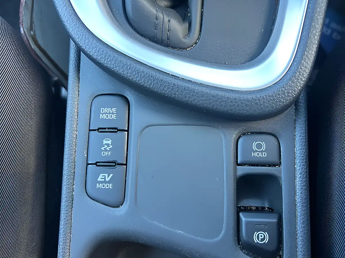 Used 2022 Toyota Yaris Cross Design Silver - Interior and Exterior details 6