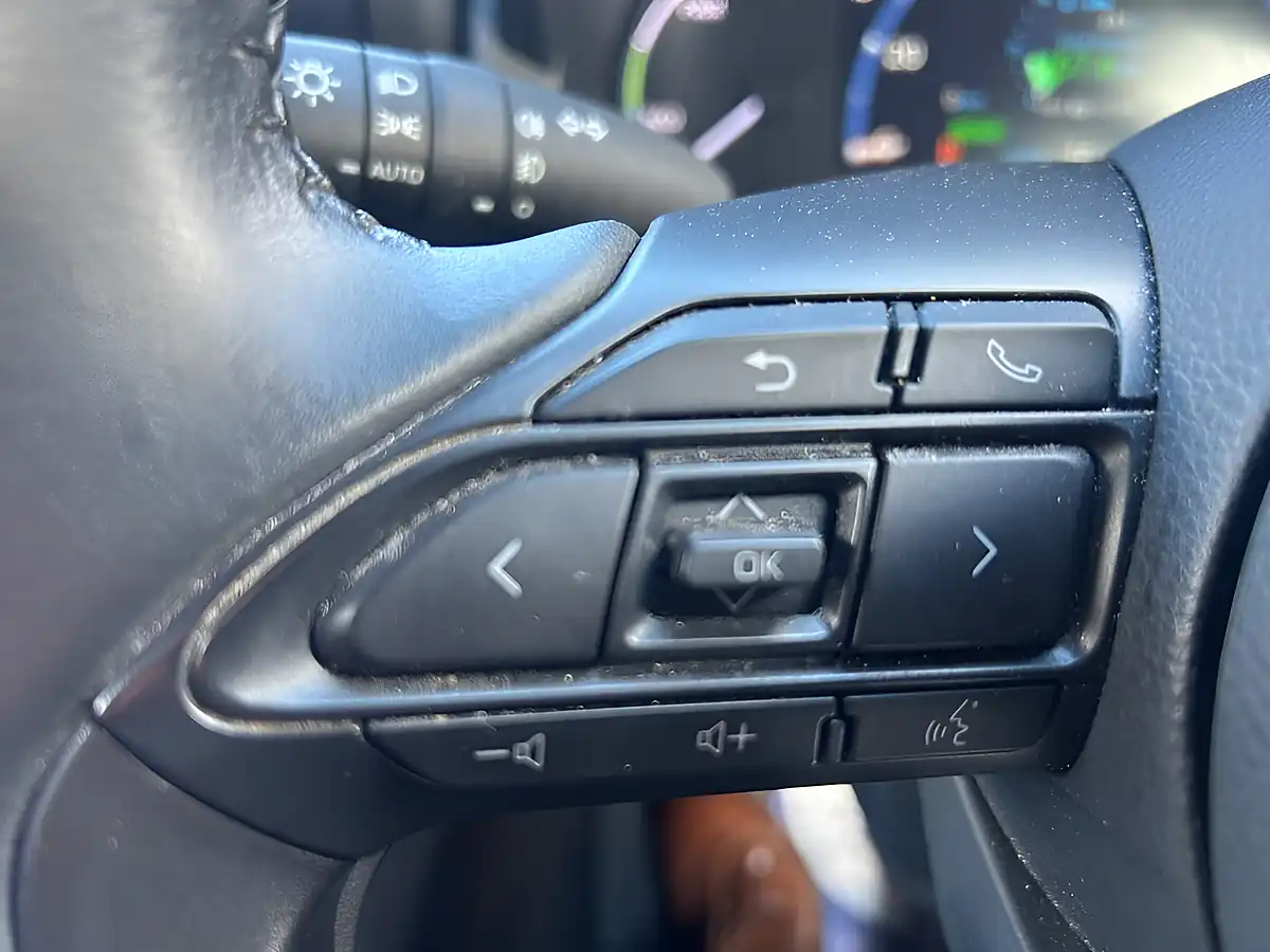 Used 2022 Toyota Yaris Cross Design Silver - Interior and Exterior details 7