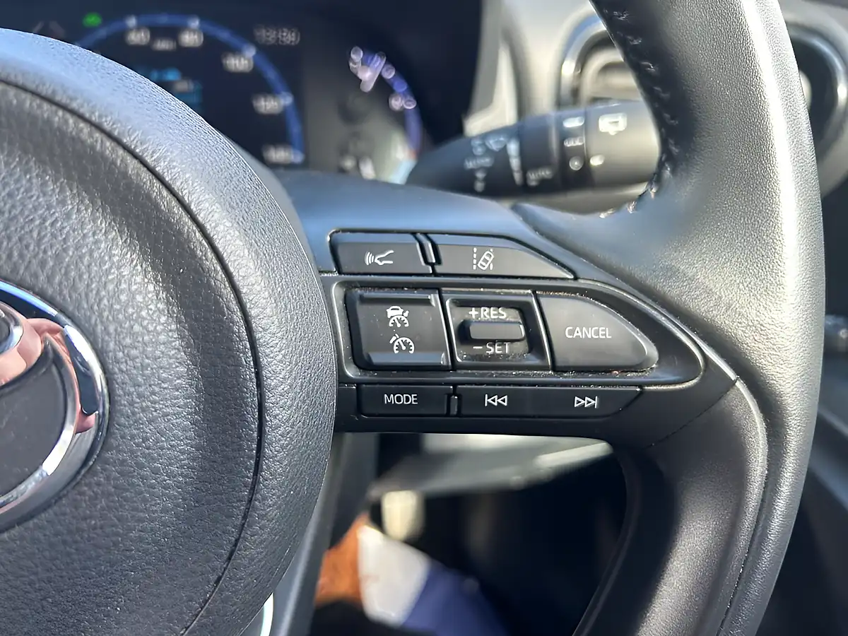 Used 2022 Toyota Yaris Cross Design Silver - Interior and Exterior details 8