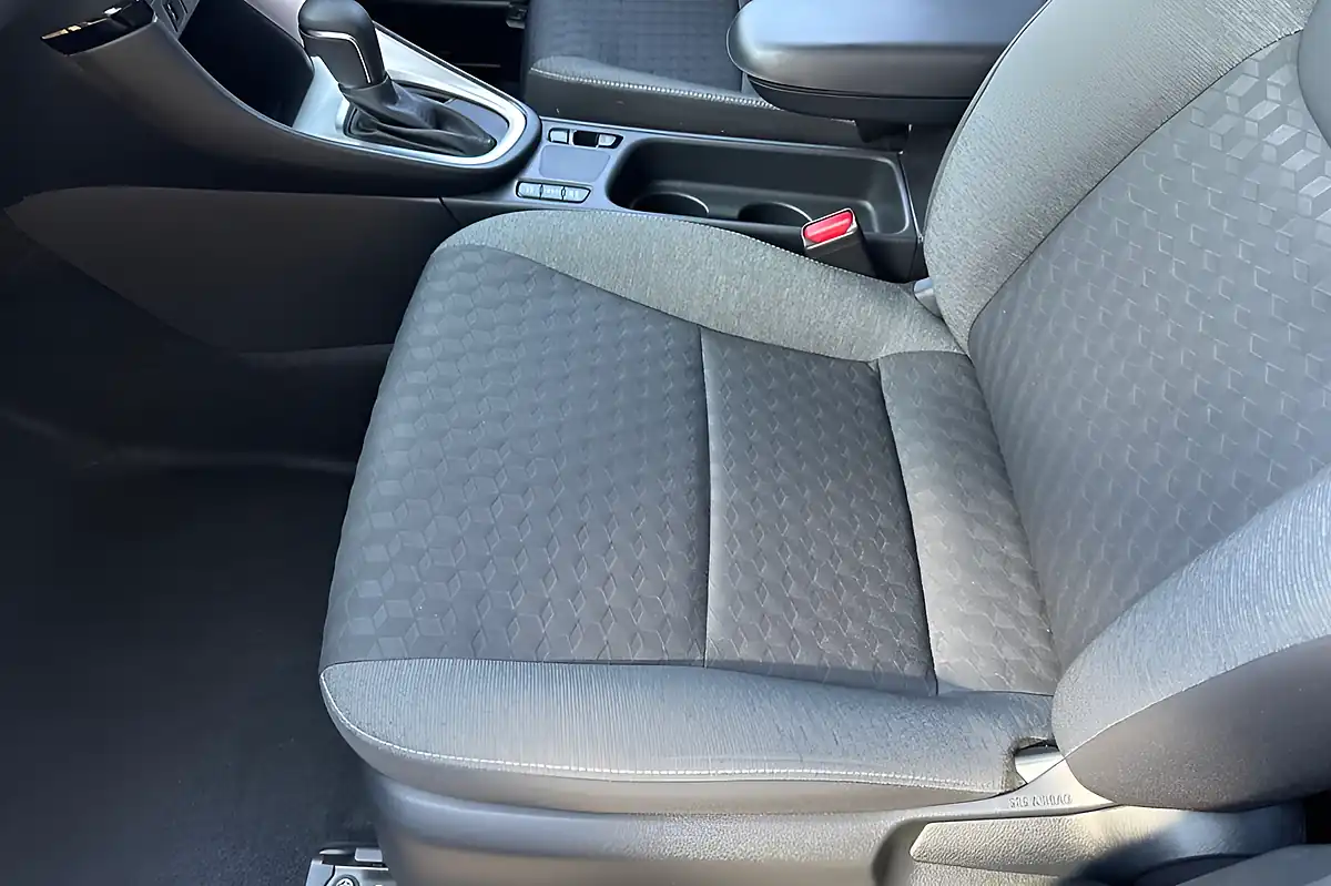 Used 2022 Toyota Yaris Design Blue - Interior and Exterior details 14