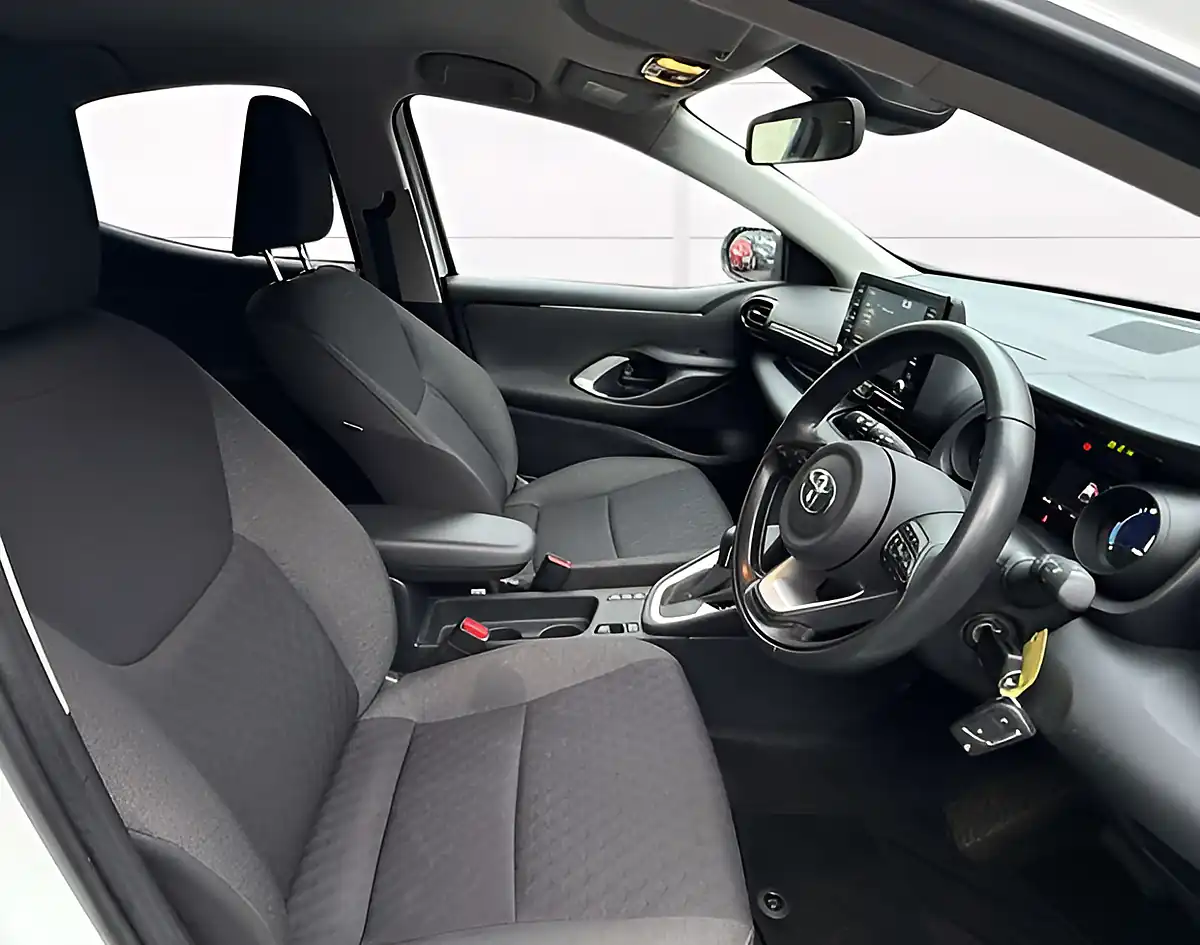 Used 2022 Toyota Yaris Design White - Interior and Exterior details 10