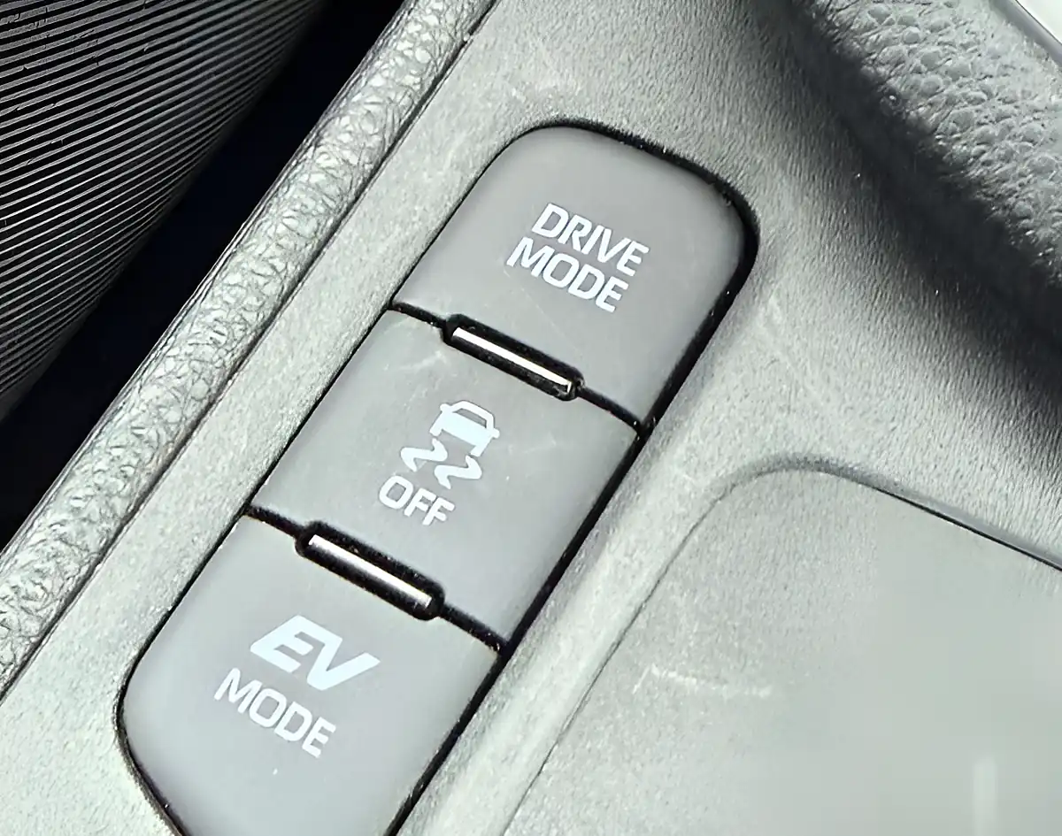 Used 2022 Toyota Yaris Design White With Black Highlights - Interior and Exterior details 19
