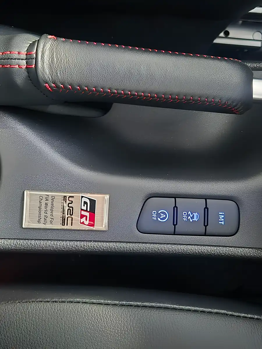 Used 2022 Toyota Yaris Gr Circuit White - Interior and Exterior details 17